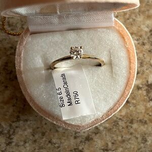SOLD Diamond ring size 6.5 lab created diamond 0.3 beautiful, 10k gold
